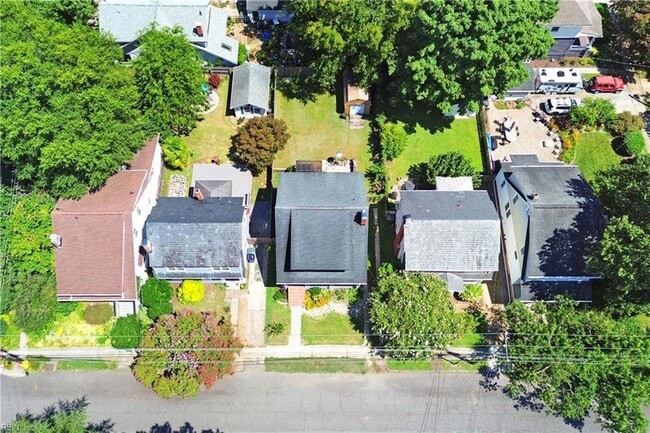 Building Photo - 4610 Newport Ave