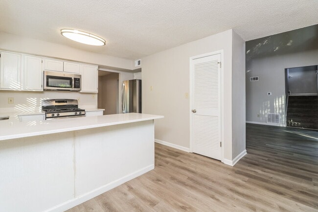 Building Photo - 20 Briar Gate Ln