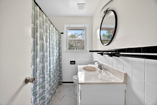 Building Photo - AVAILABLE NOW! ALL-BRICK RANCH IN WEST COLUMBIA!