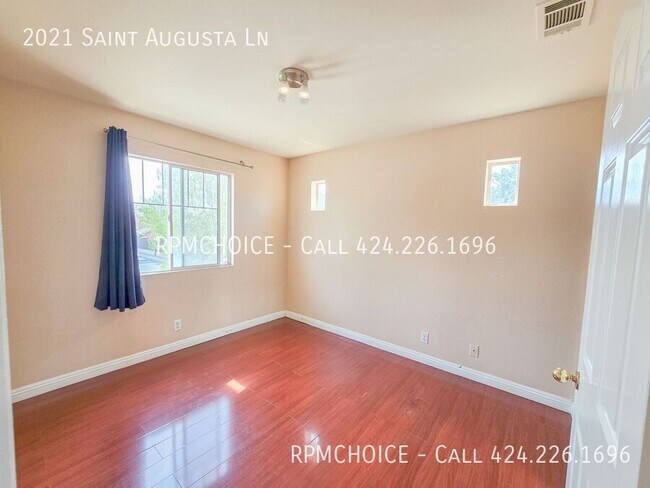Building Photo - 2021 St Augusta Ln