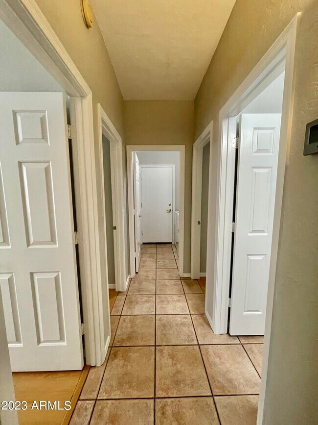 Building Photo - 4939 W Erie St