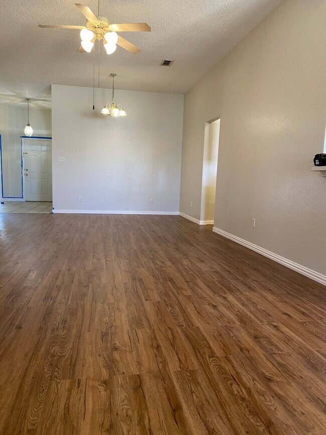 Building Photo - 3136 Braford Dr