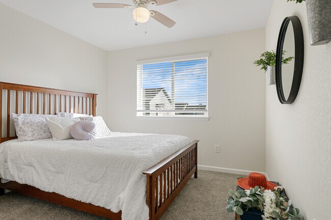 Building Photo - 1539 Spring Water Pt