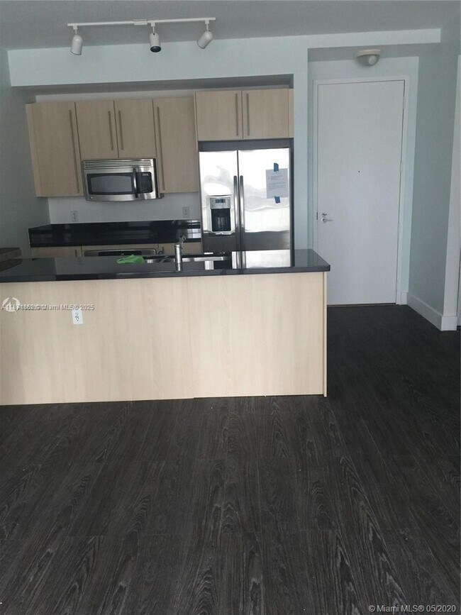 Primary Photo - 1111 SW 1st Ave