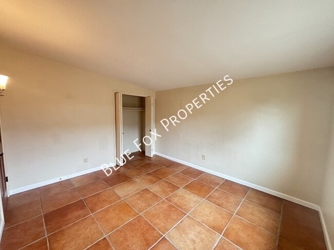 Building Photo - 729 N Alamo Ave
