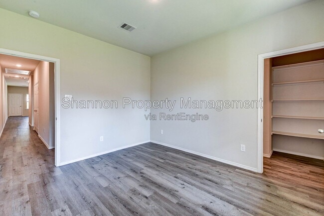Building Photo - 407 E Avenue G