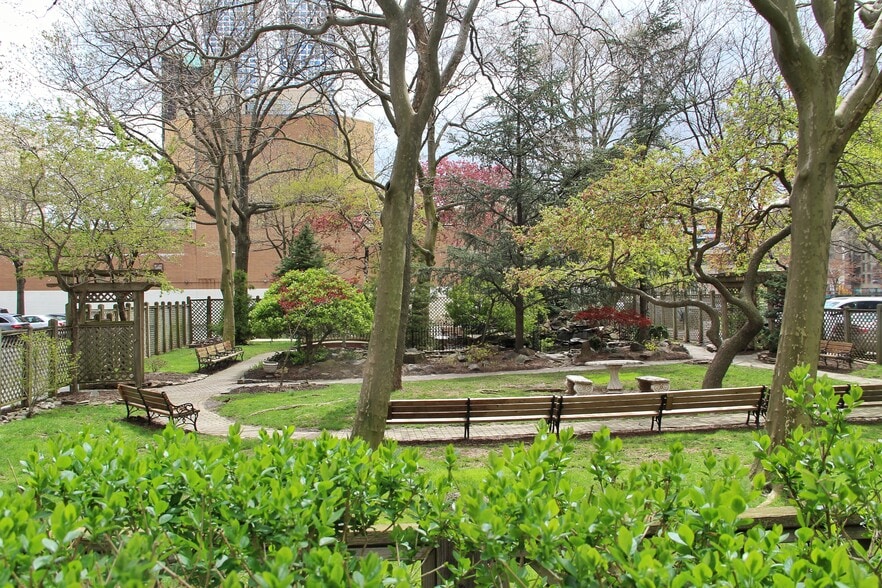 Building Photo - 201 Saint Pauls Ave