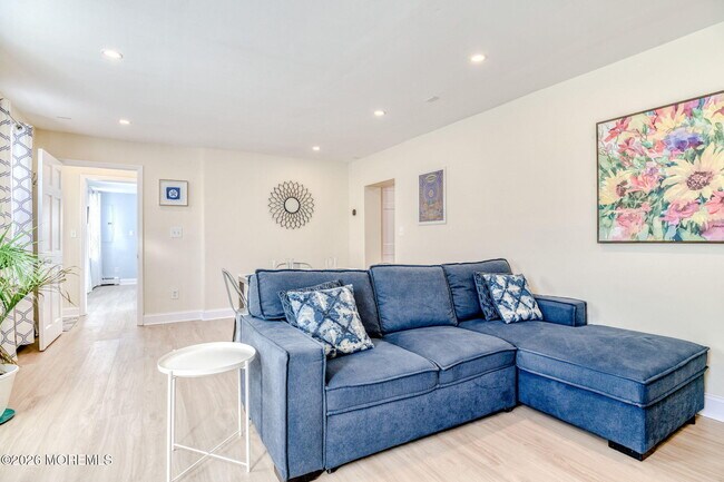 Building Photo - 18 Abbott Ave