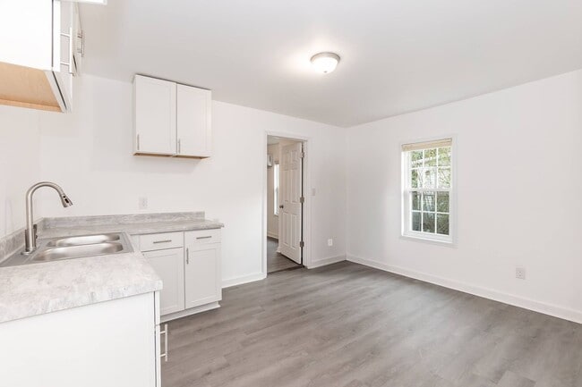 Building Photo - Completely Remodeled One Bedroom Home!