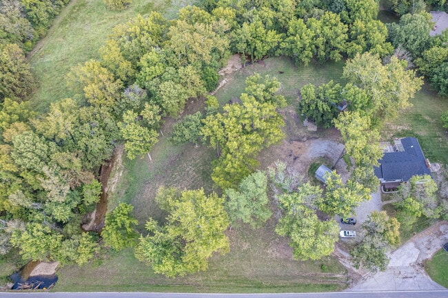 Building Photo - 502 N Strawn Rd