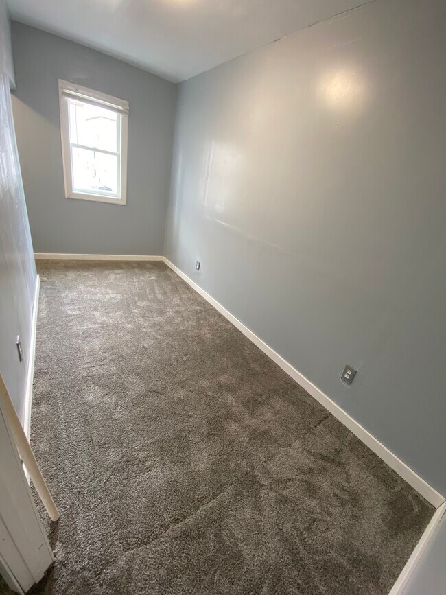 Building Photo - 21 Elm St