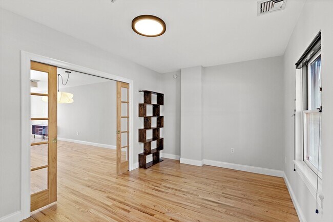 Building Photo - 877 Harrison Ave