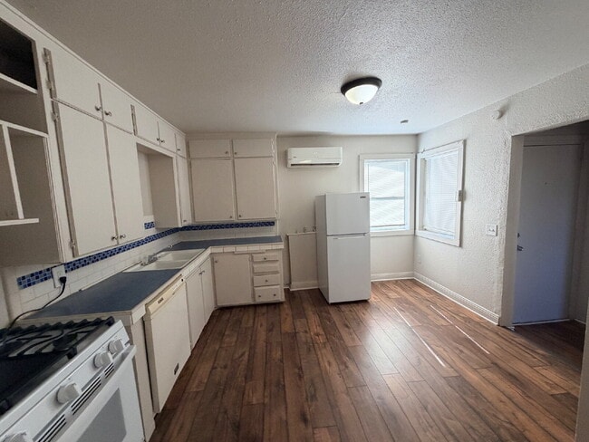 Building Photo - "Charming 3-Bedroom Haven in Lubbock – 1/2 off first Month's Rent!