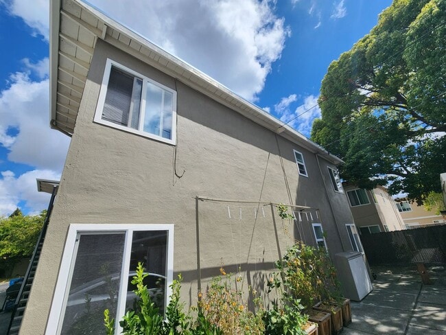 Building Photo - 490 California St