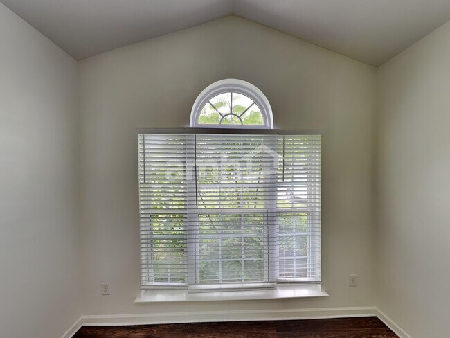 Building Photo - 13424 Planters Row Dr