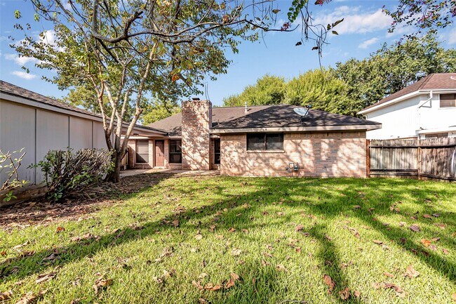 Building Photo - 2710 Green Fields Dr