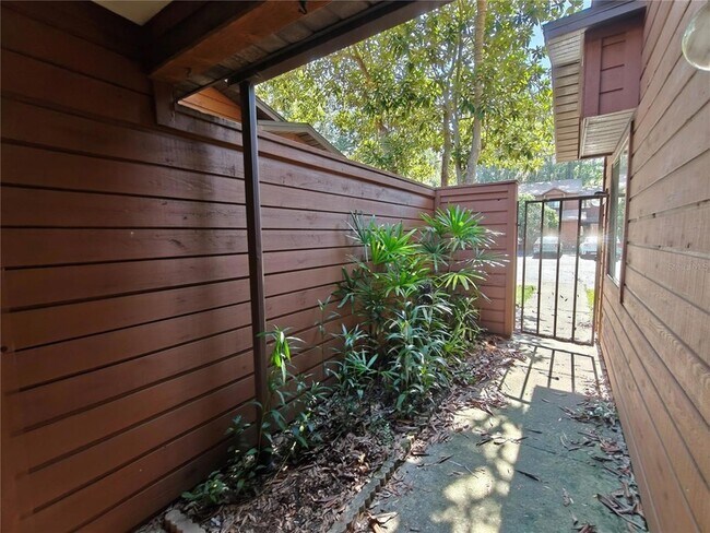 Building Photo - 830 SW 56th Terrace