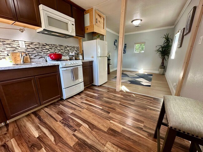 Primary Photo - 1 bed, 1 bath home for rent in quiet Water...