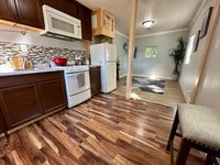 Building Photo - 1 bed, 1 bath home for rent in quiet Water...