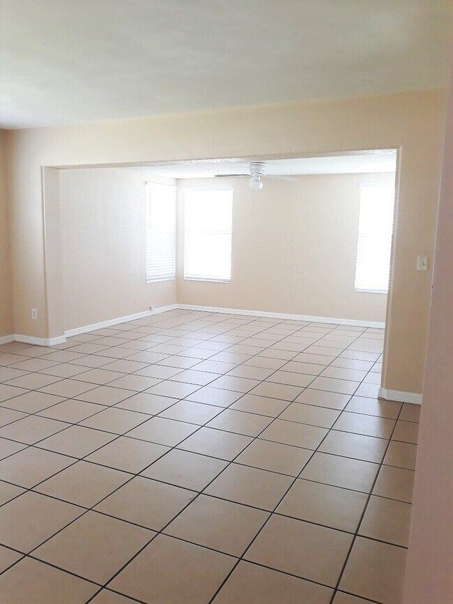 Building Photo - 3/1 With Garage In Audubon Park!