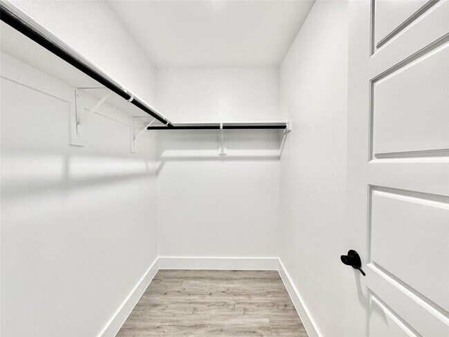 Building Photo - 8749 Scotty's Lk Ln