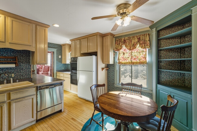 Building Photo - 87 Migeon Ave