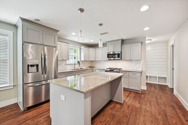 Building Photo - Charming 3BD/2BA Bungalow in Druid Hills!