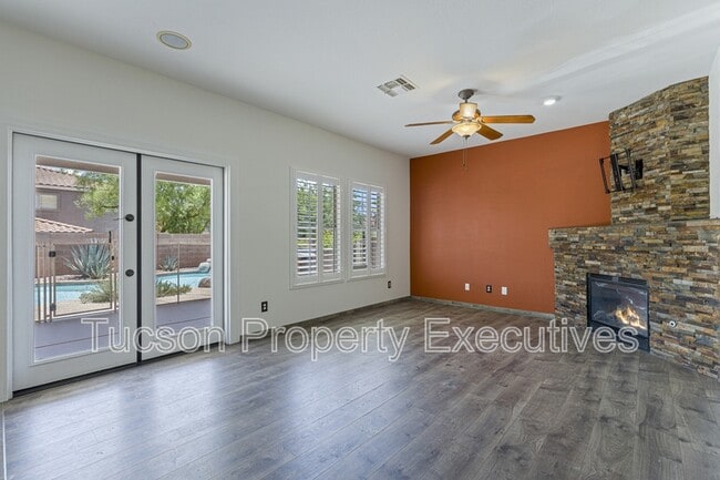 Building Photo - 10176 9 Iron Dr