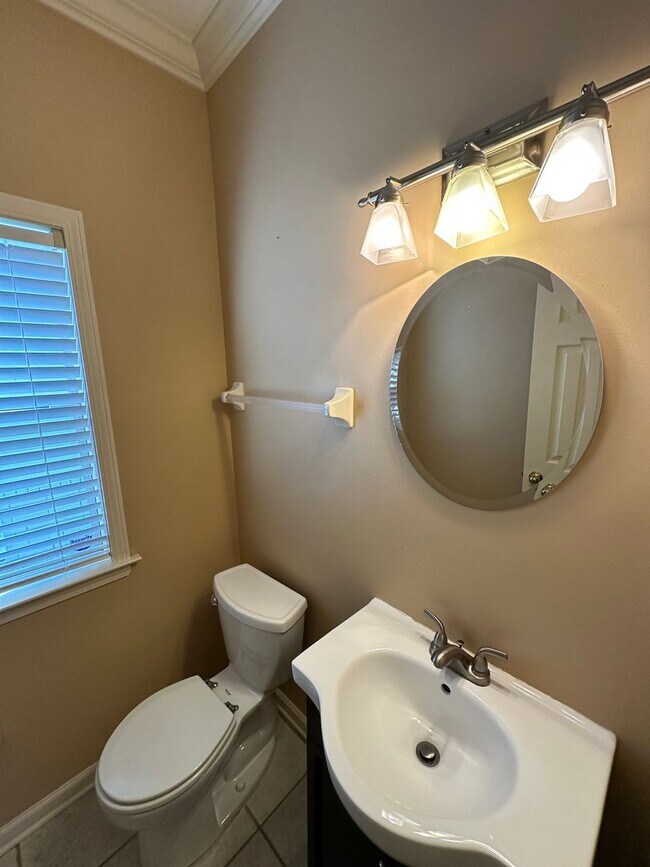 Building Photo - Beautiful 3br/2.5ba home in Harbor Town! B...