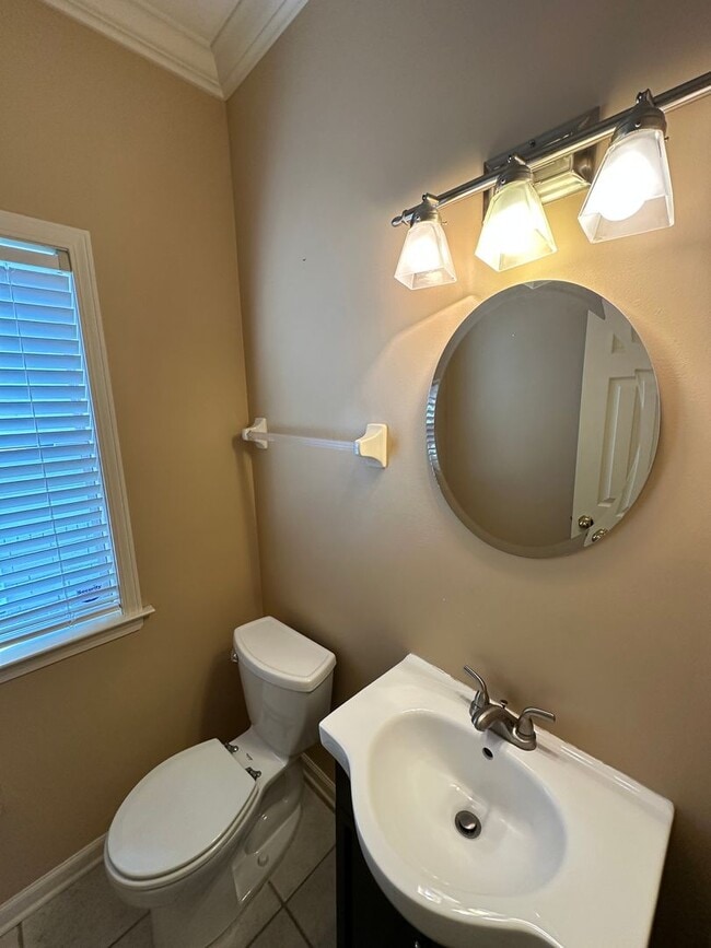 Building Photo - Beautiful 3br/2.5ba home in Harbor Town! Balcony off Primary Bedroom! Pets are owners approval, f...