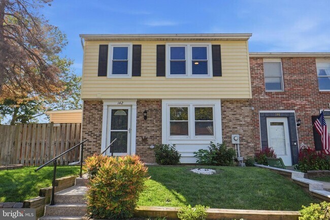 Building Photo - 142 Fairfield Dr