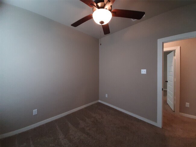 Building Photo - 9741 Grosbeak Ln