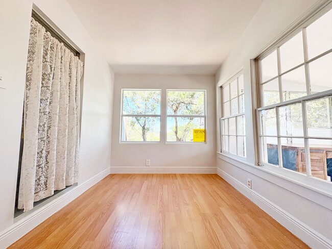 Building Photo - *** Move in special, 50% off first month's...