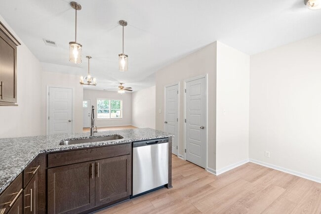 Building Photo - 2 Bedroom Condo For Rent Near Riverside Dr...