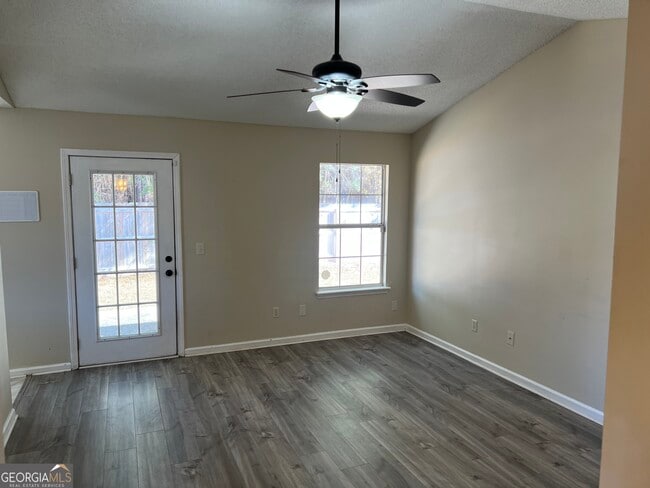 Building Photo - 102 Huntington Dr