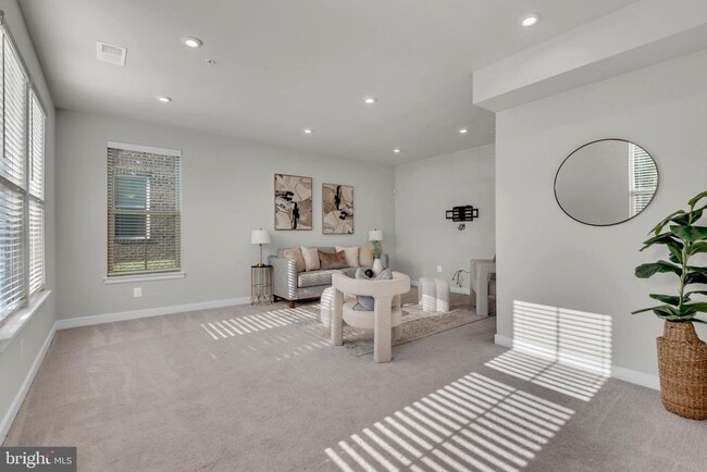 Building Photo - 14910 Townshend Ter Ave