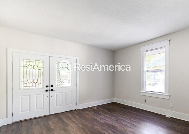 Primary Photo - Newly Renovated 4/2 in Midtown!