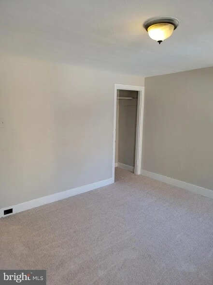 Building Photo - 613 Walnut St