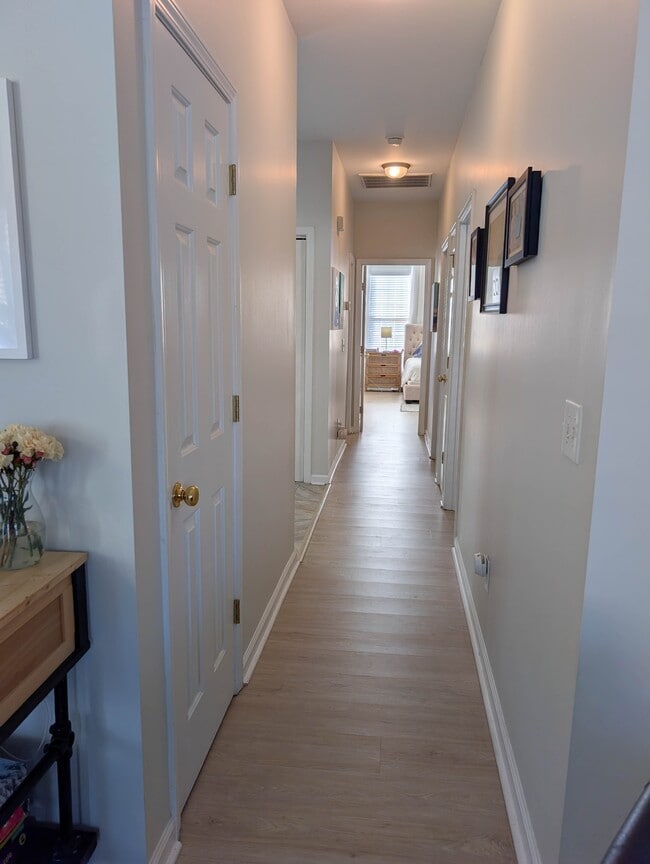 Building Photo - 4717 Farm Lake Dr