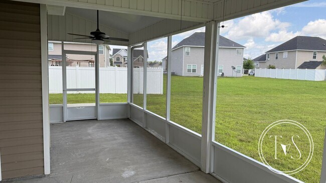 Building Photo - 639 Red Oak Ln