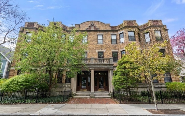 Building Photo - Gorgeous 3 bedroom unit in Brookline!
