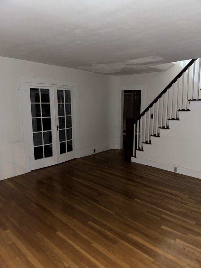 Building Photo - 5 Perry Ave