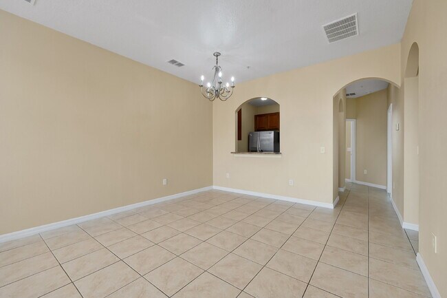Building Photo - "Charming 3-Bed, 2-Bath Condo Oasis in Orlando – 1,000 Sq Ft of Comfort!"