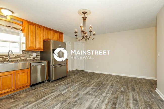 Building Photo - 5 Bedroom Pet-Friendly Home in Knoxville, TN with Main Street Renewal