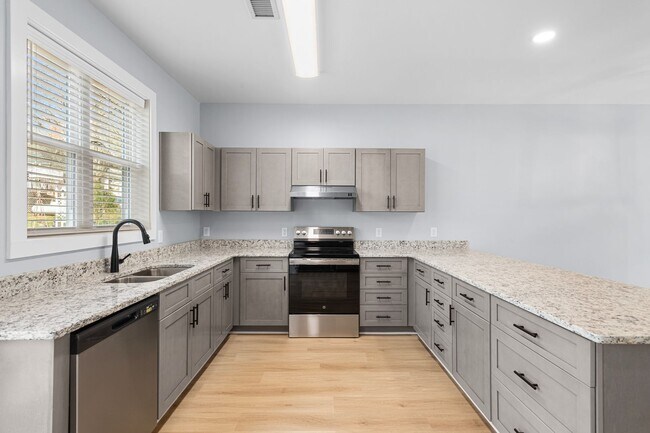 Building Photo - New Construction! Open Floorplan!