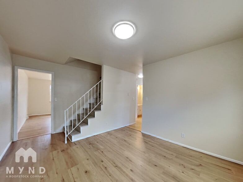 Building Photo - 5390 King Ct