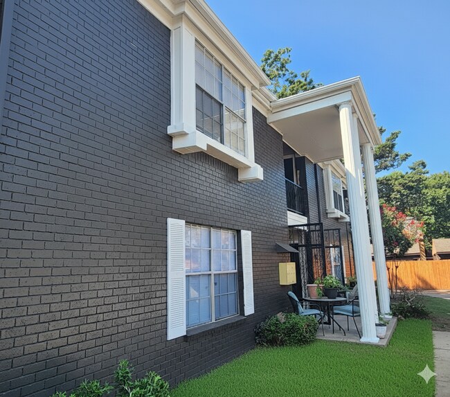Building Photo - NOW LEASING 2 BEDROOM
