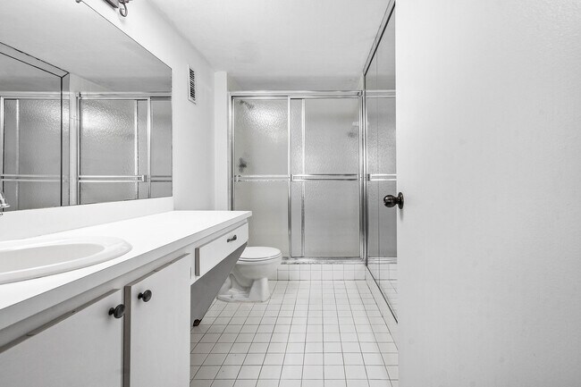 Building Photo - 2230 N Cypress Bend Dr