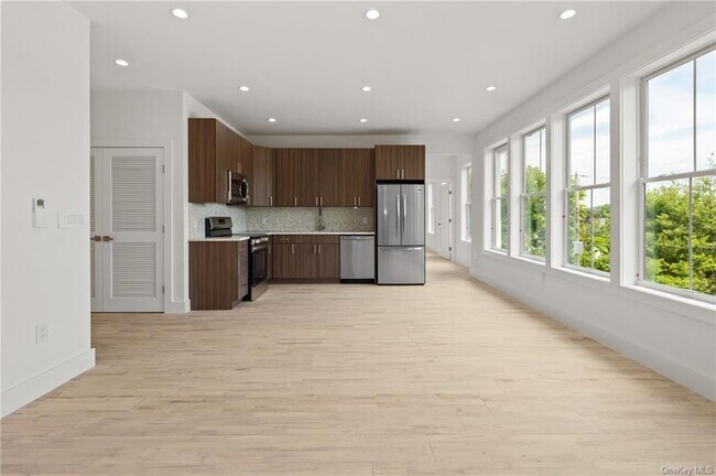 Building Photo - 385 Kear St