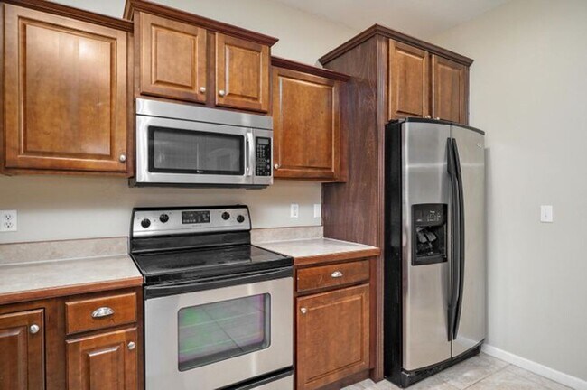 Building Photo - 1403 W Maplewood St